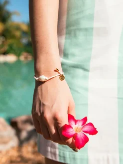 Nautilus Pearl Knot