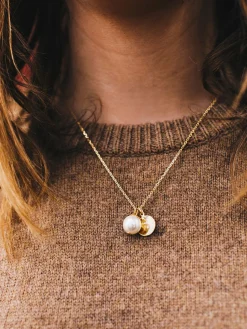 World'S Your Oyster Gold Necklace --Class Of 2024