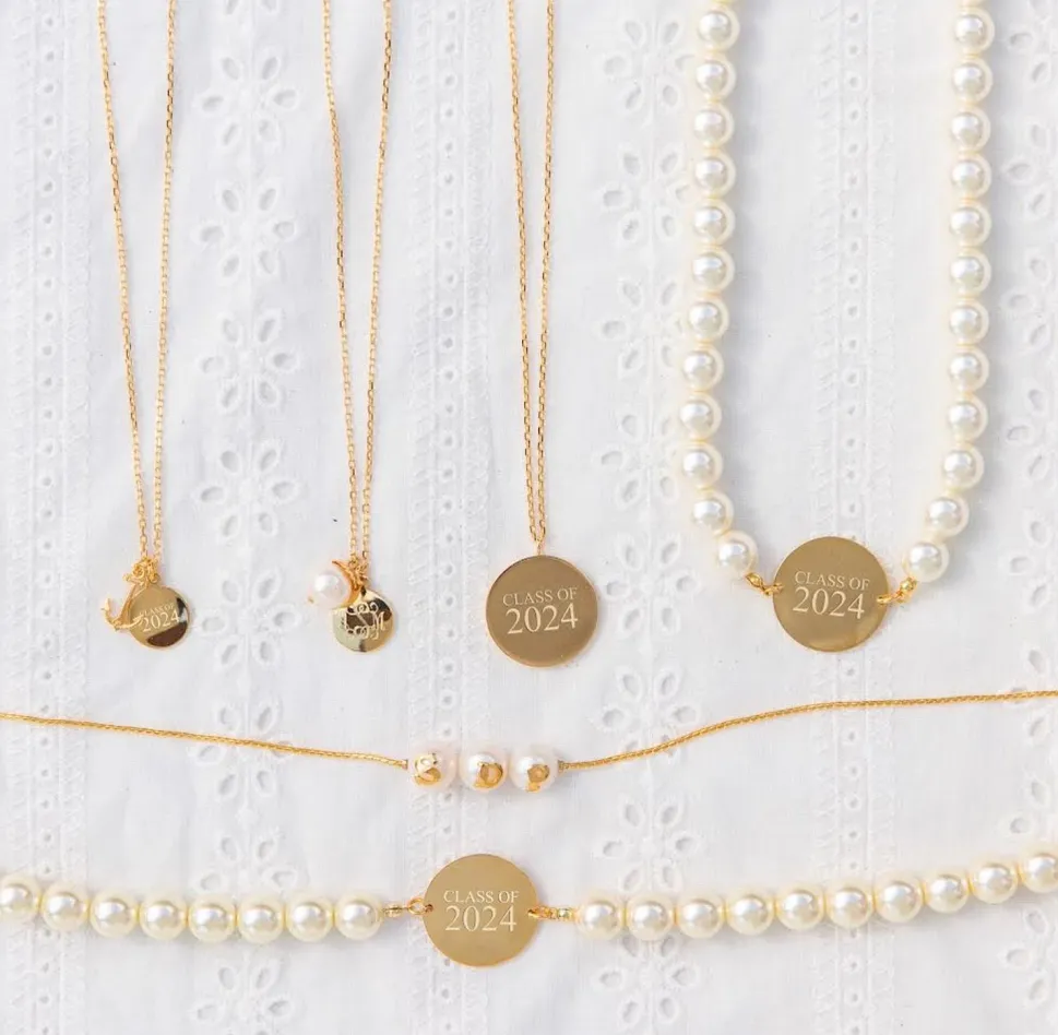 World'S Your Oyster Gold Necklace --Class Of 2024